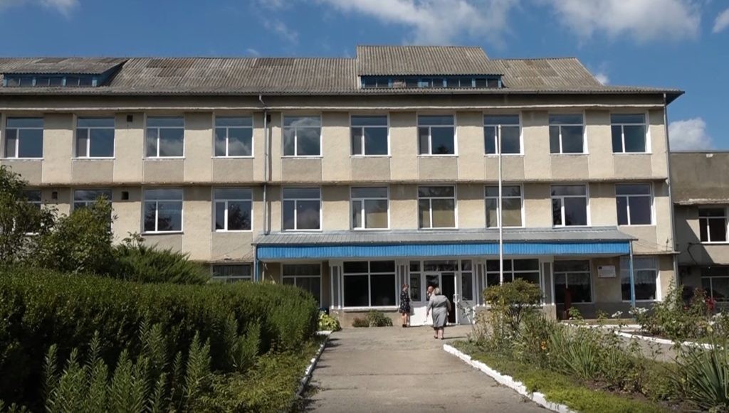 /VIDEO/ Geamuri noi și lumină LED la gimnaziul din Cuconeștii Noi, raionul Edineț