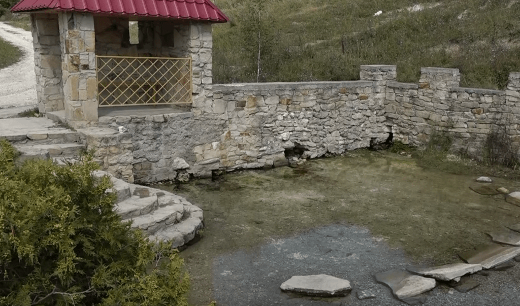 /VIDEO/ Peste 50 de izvoare din satul Cotova, raionul Drochia, au fost amenajate cu suportul Uniunii Europene