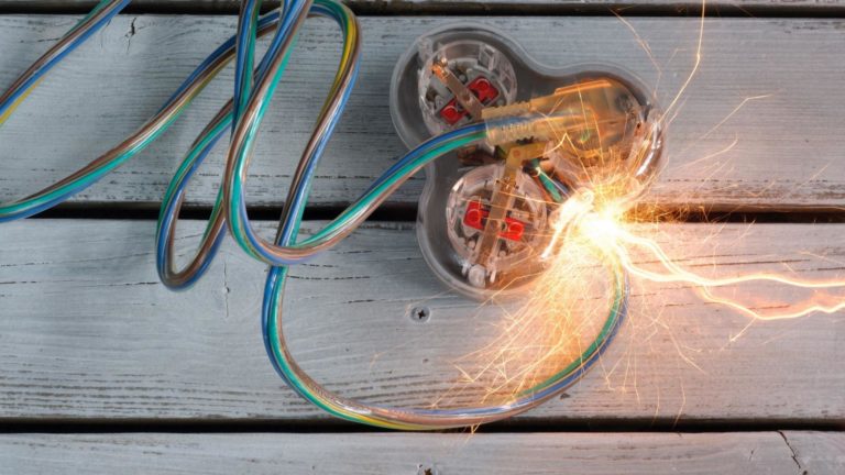 Un bărbat din orașul Sângerei a murit, după ce s-a electrocutat