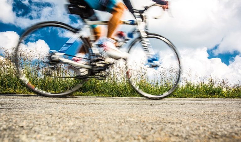 Biciclist lovit de o mașină la Bălți. Șoferul a părăsit locul accidentului