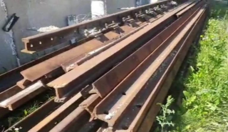 /VIDEO/ Un agent economic din orașul Briceni vindea ilegal pe rețelele de socializare șine uzate de la Calea Ferată a Moldovei