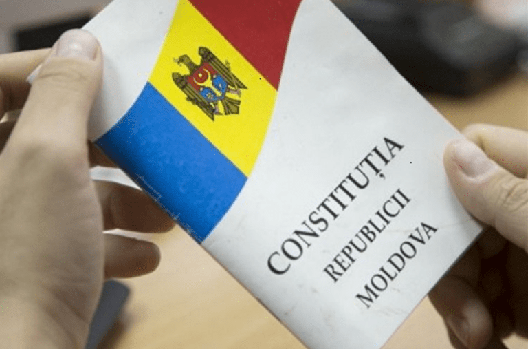 Constituția va fi modificată. Proiectul de lege votat de 86 de deputați
