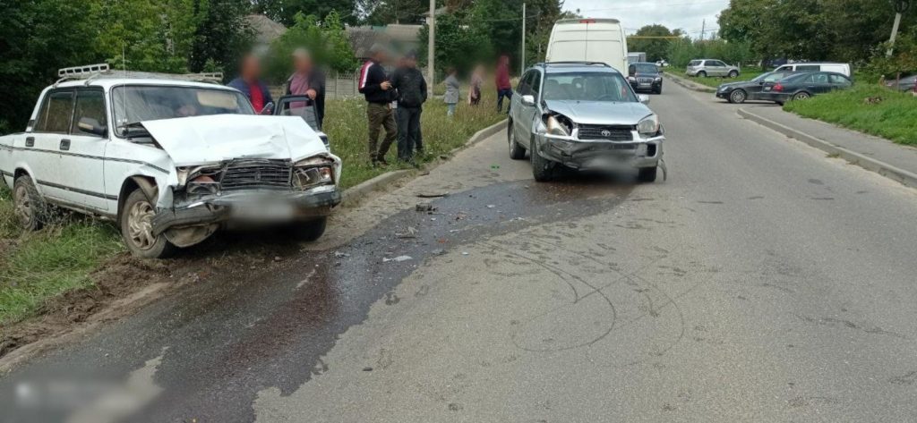 Accident la Briceni. Un bărbat a fost transportat la spital
