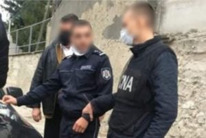 Polițist din raionul Edineț reținut de CNA pentru trafic de influență. Riscă până la șase ani de închisoare