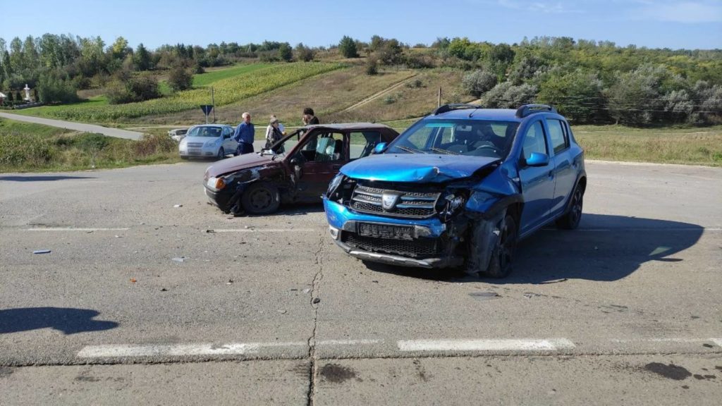 /FOTO/ Accident în raionul Sîngerei. Mai multe persoane au avut nevoie de îngrijiri medicale