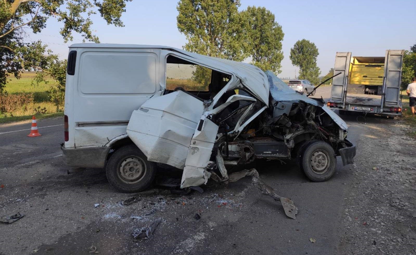 /FOTO/ Accident în raionul Briceni. Două persoane transportate la spital