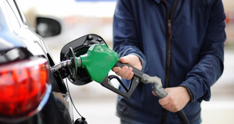 Motorina se scumpește din nou. Noile prețuri-plafon la combustibil