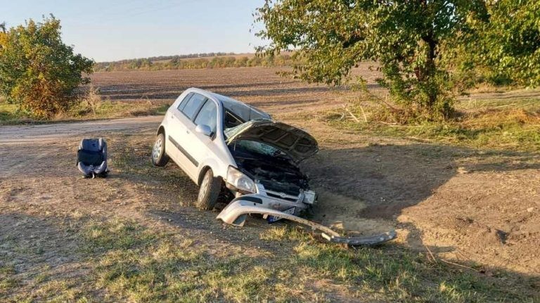 Accident violent în raionul Sîngerei. Trei persoane transportate la spital