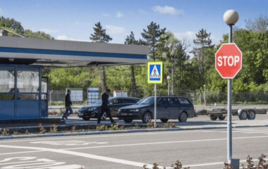Trei vameși ai Postului Vamal Otaci și un complice, cercetați penal de CNA pentru acte de corupție