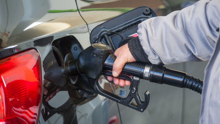 ANRE ieftinește motorina și benzina