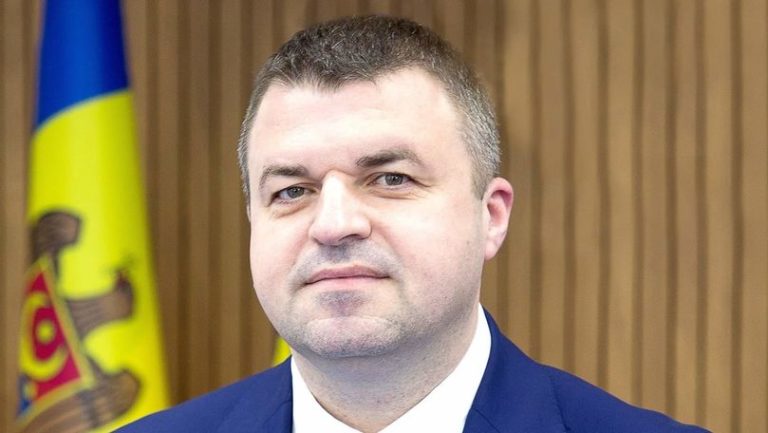 Un fost Ministru al Economiei a fost plasat în arest la domiciliu pentru 30 de zile