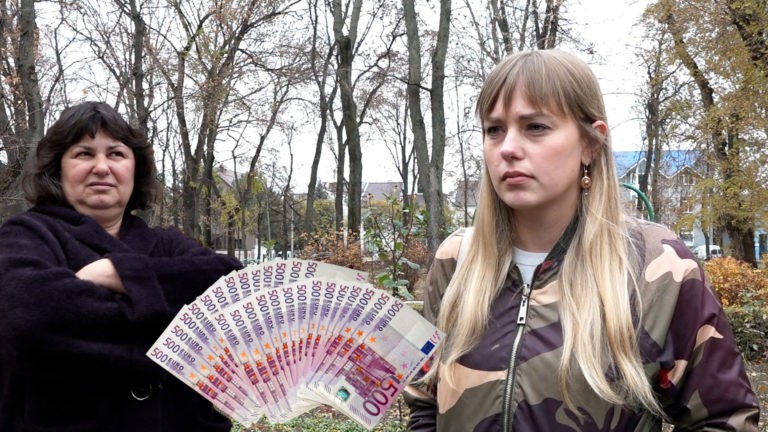 TRAȘI PE SFOARĂ DE O GHICITOARE