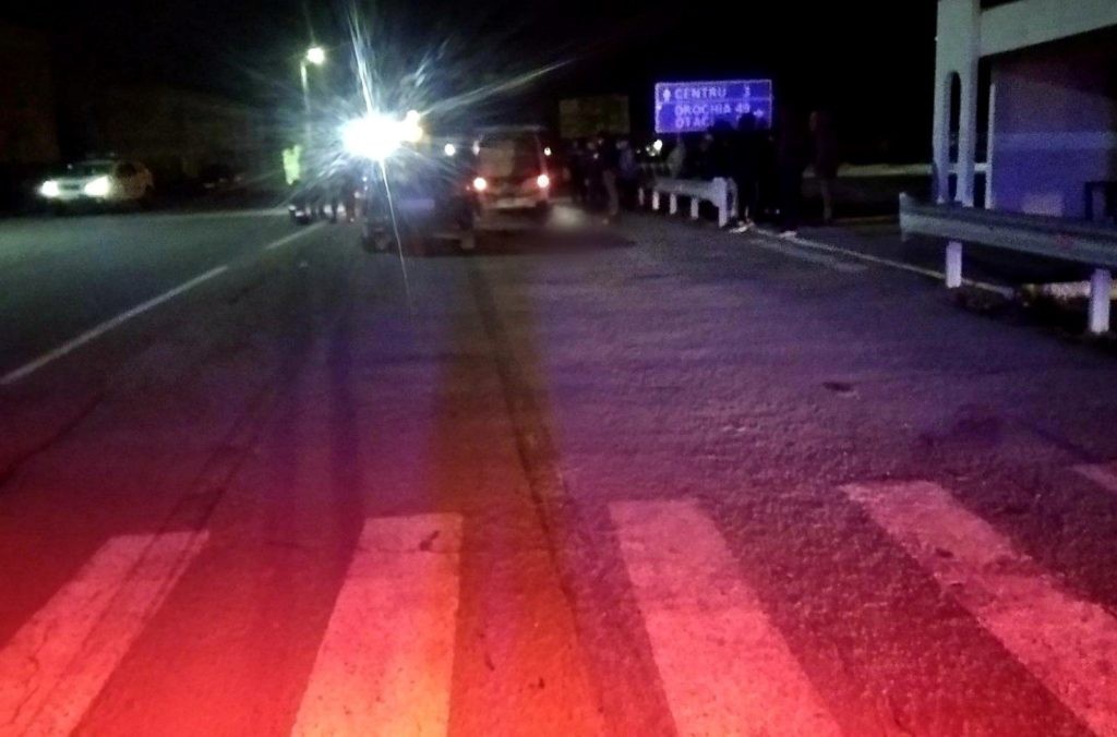 /FOTO/ Un bărbat din Soroca a murit după ce a fost lovit de o mașină, chiar pe trecerea de pietoni