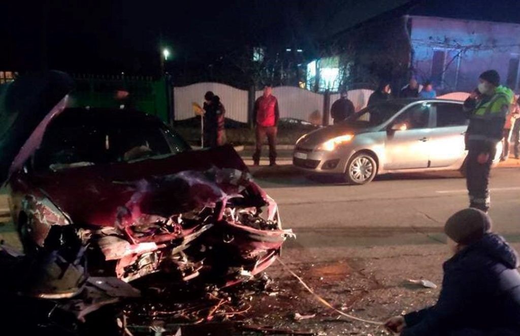 /FOTO/ Grav accident la Bălți. O tânără de 16 ani, transportată la spital