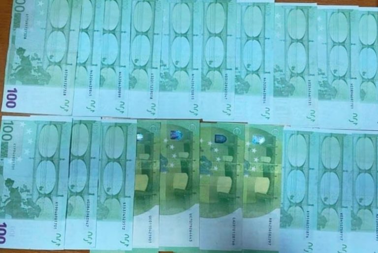 Un polițist din cadrul INI, reținut de CNA pentru o mită de 2000 de euro