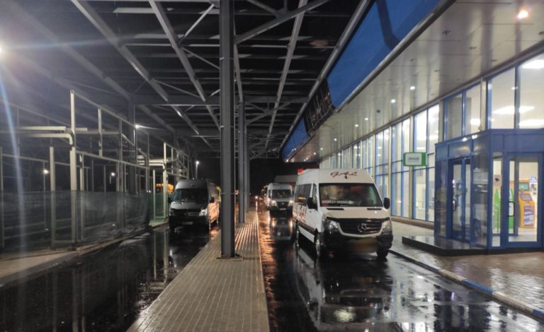 /FOTO/ Călătorii vor aștepta mai puțin în punctul de control. La vama Leușeni au fost deschise două piste noi