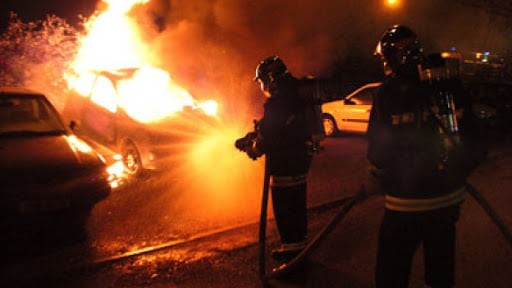 Patru mașini cuprinse de flăcări la Chișinău. Cineva le-ar fi incendiat intenționat