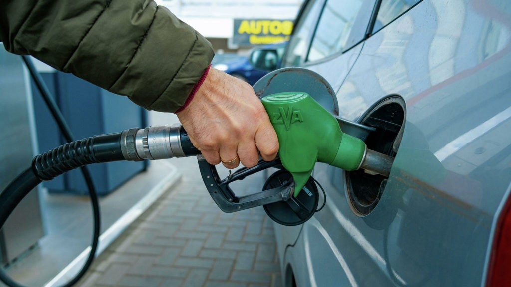 Se scumpesc carburanții. Cât va costa benzina și motorina