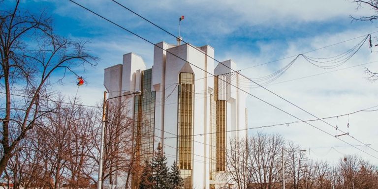 Alerta cu bombă de la Președinție s-a dovedit a fi falsă