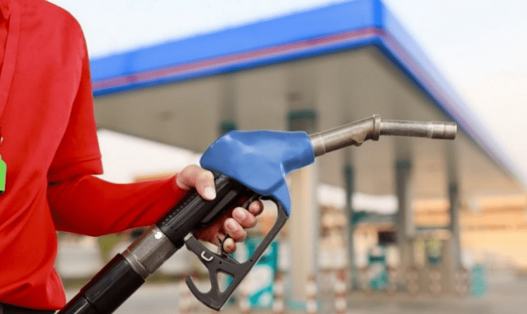 Noi prețuri la carburanți. Motorina și benzina se ieftinesc