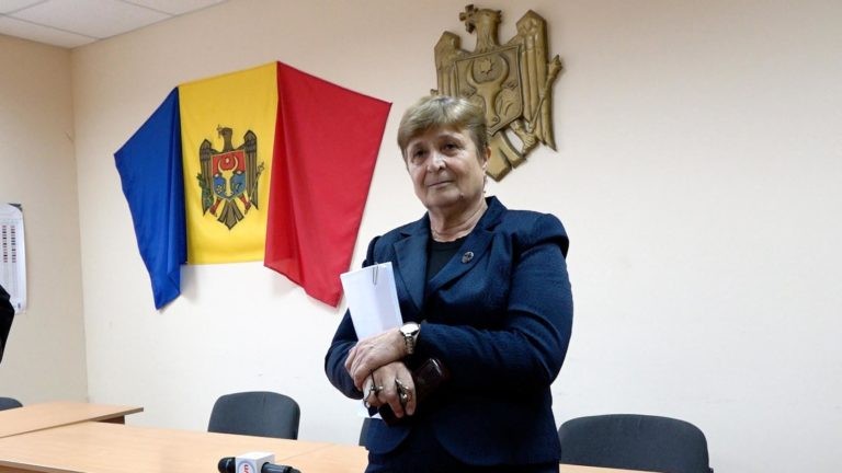 /VIDEO/ Primărița orașului Biruința deranjată de prezența presei la ședința consiliului local