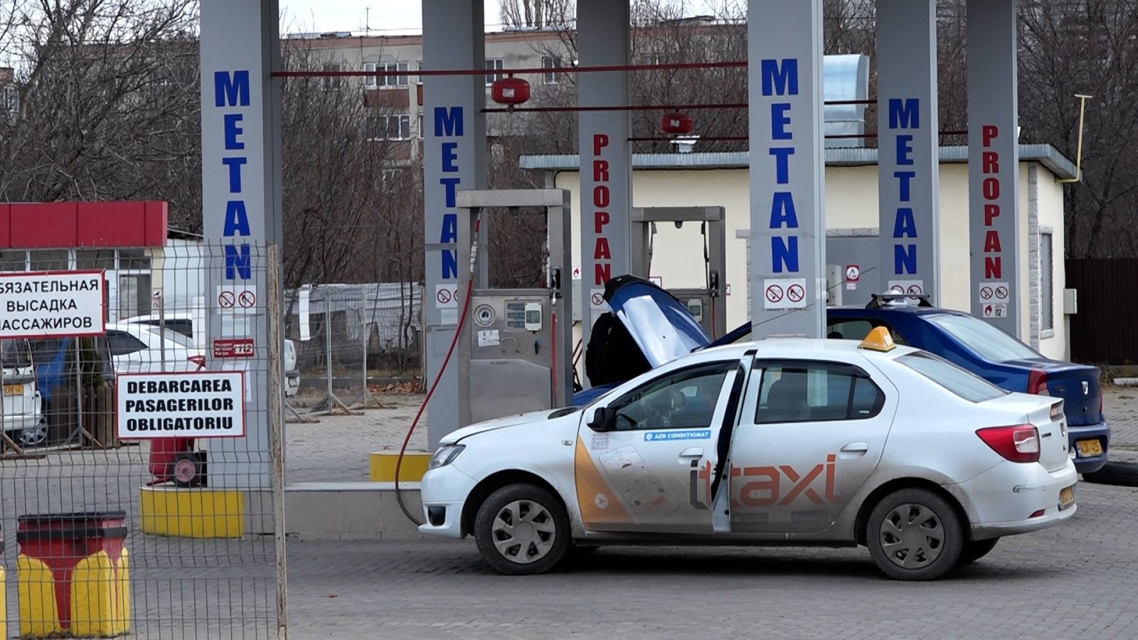 /VIDEO/ Au intrat în vigoare noile tarife pentru serviciile de taxi la Bălți. Prima zi de iarnă a venit și cu noi scumpiri a produselor petroliere