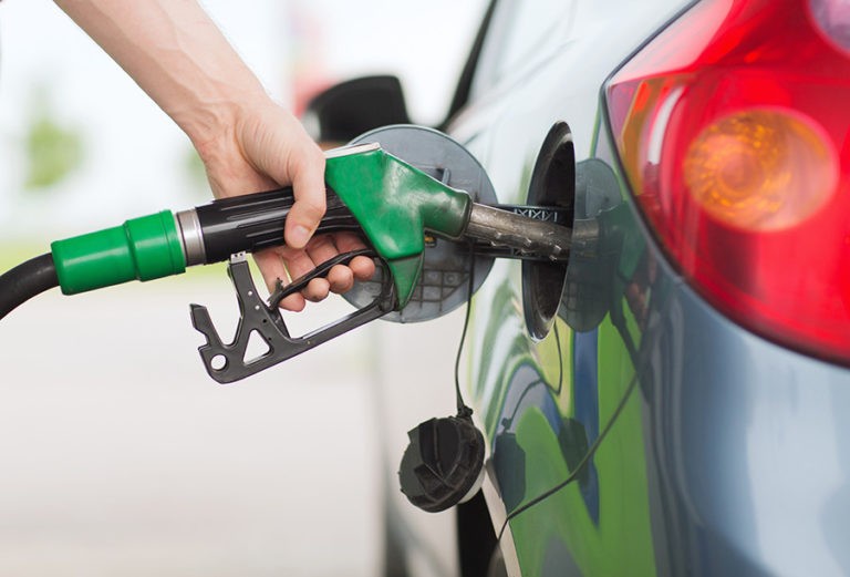 Noi ieftiniri la carburanți. ANRE a stabilit alte prețuri