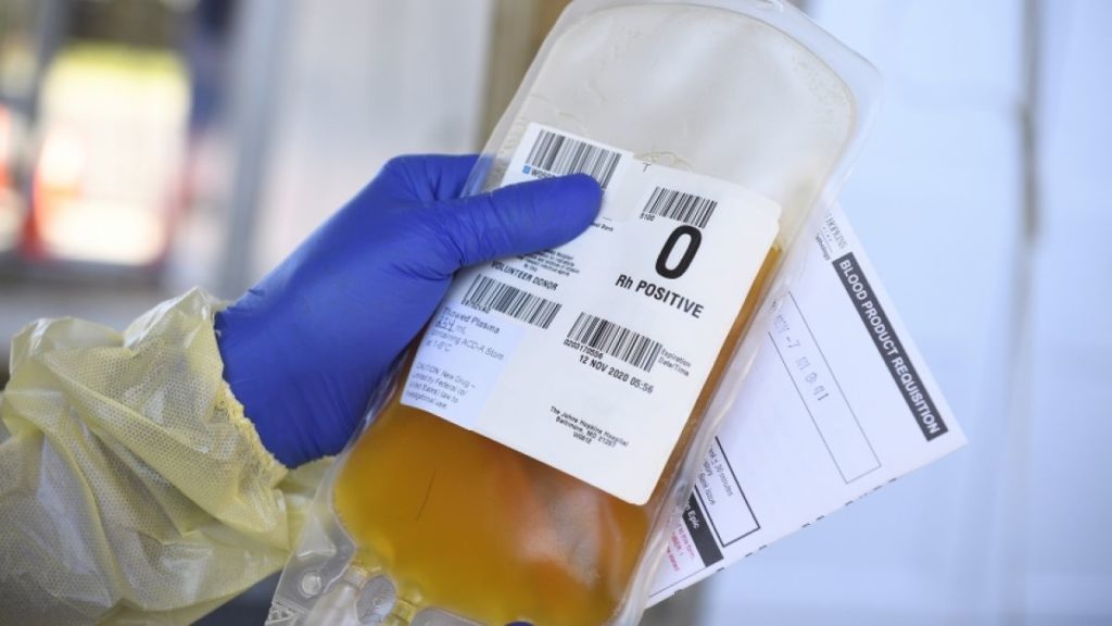 OMS nu recomandă utilizarea plasmei de la persoane convalescente pentru a trata pacienţii cu COVID-19