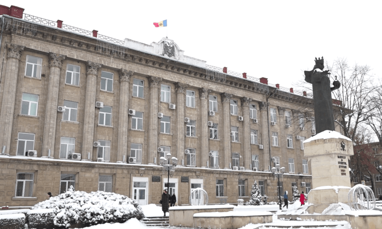 /VIDEO/ Funcționarii publici de la primăria Bălți – participanți la un atelier despre transparența procesului decizional