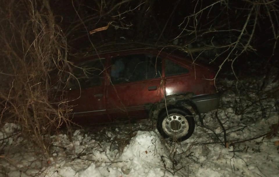 Un bărbat din raionul Fălești a ajuns cu mașina într-un șanț din Bălți, după ce a încercat să fugă de polițiști