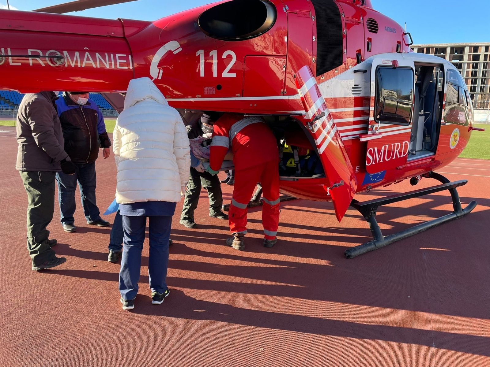 /VIDEO/ Intervenție SMURD la Glodeni. Bărbat de 60 de ani, transportat cu elicopterul la Chișinău