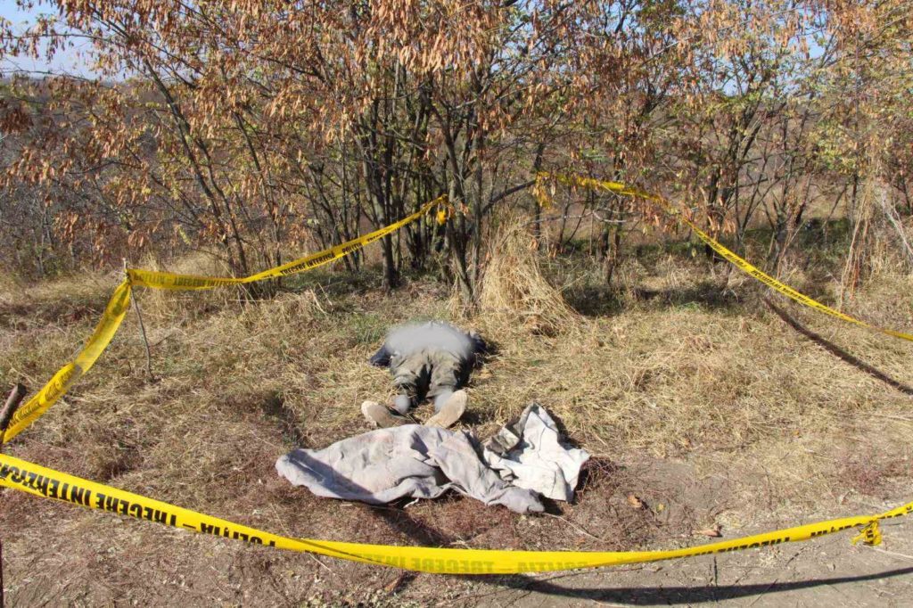 /FOTO/ Bărbat mort, găsit la Sadovoe. Oamenii legii cer ajutorul cetățenilor pentru stabilirea identității
