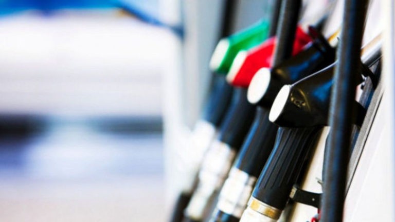 Carburanții se scumpesc de sărbători. Vezi cu cât