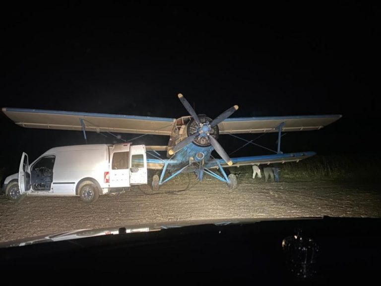 Pilotul avionului implicat în contrabanda de țigări, depistat în raionul Edineț, trimis în judecată