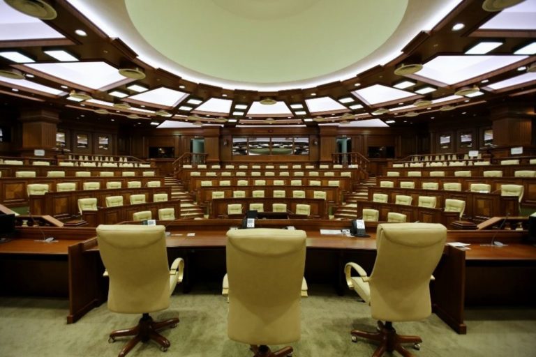 Gata cu vacanța. De când deputații ies la muncă