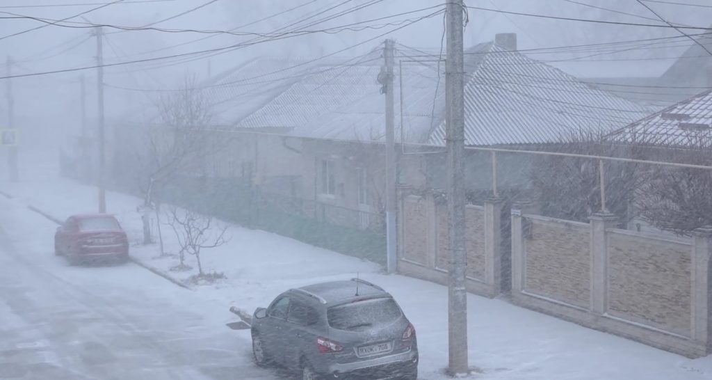 /VIDEO/ Orașul Bălți împânzit de zăpadă în doar câteva minute