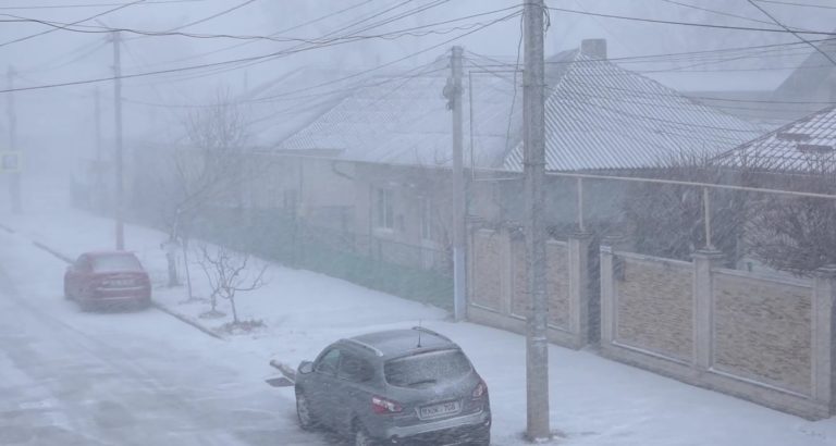 /VIDEO/ Orașul Bălți împânzit de zăpadă în doar câteva minute