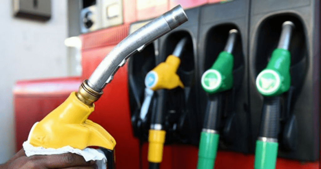 Benzina și motorina se mai scumpesc cu 13 bani