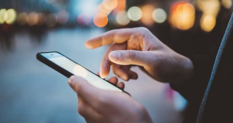 Un tânăr de 17 ani a agresat un bărbat și i-a furat telefonul, la Soroca