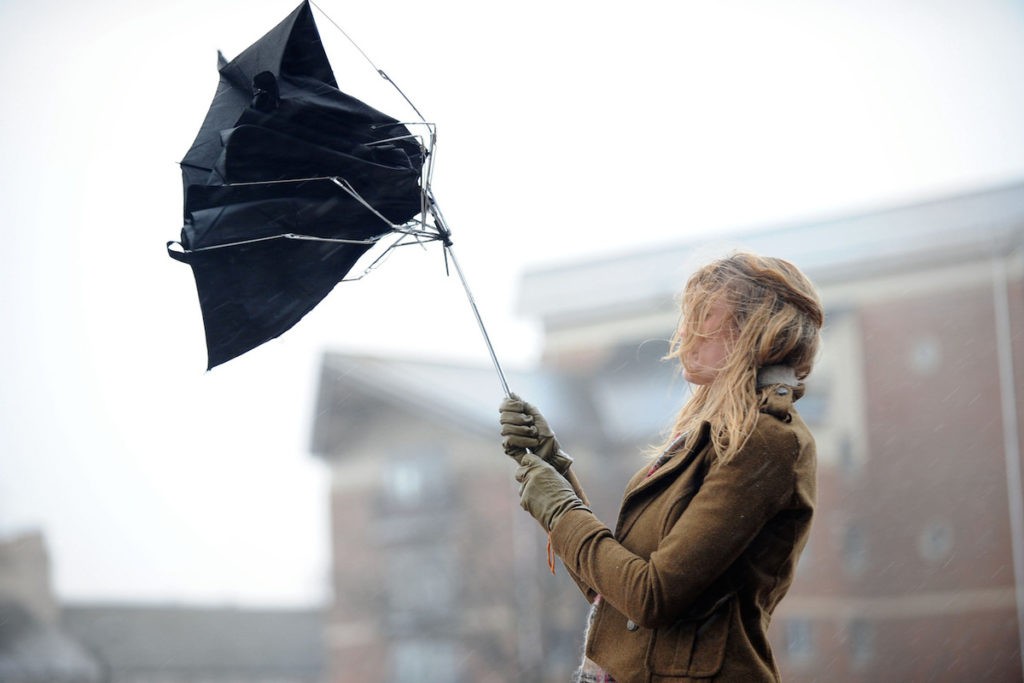 Meteorologii anunță Cod Galben de vânt pe întreg teritoriul țării