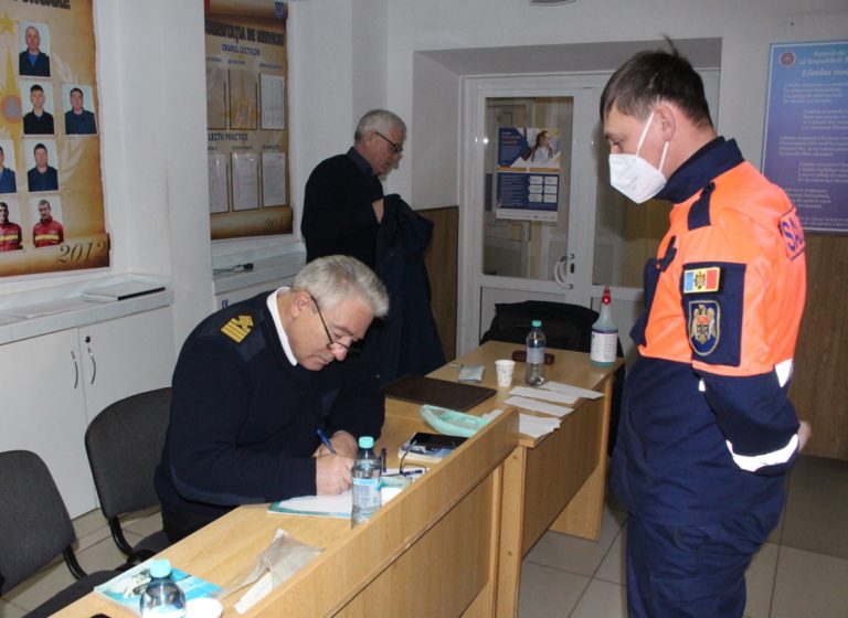 Zece salvatori din nordul țării vor primi brevete de absolvire, după ce au fost instruiți pentru conducerea navelor de tonaj mic