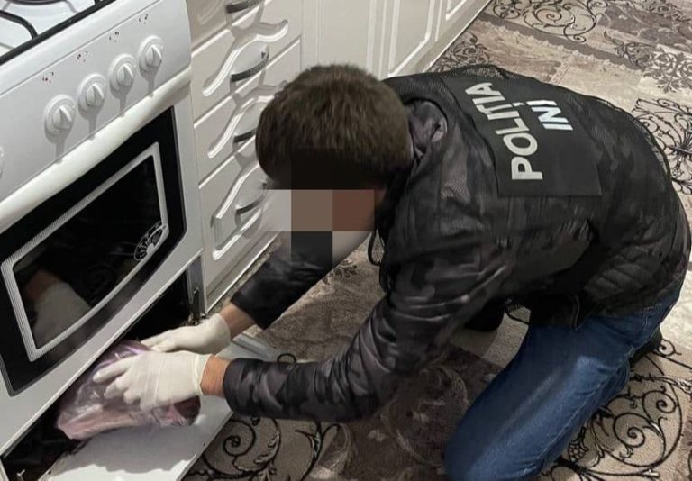 /FOTO/ Percheziții la mai multe adrese din țară. Printre cei vizați se află și 7 deținuți