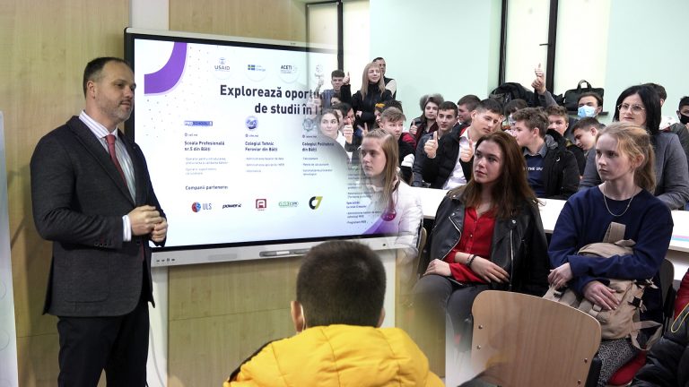 /VIDEO/ Elevii din nordul țării au aflat despre oportunitățile IT și unde pot învăța mai multe lucruri din domeniu