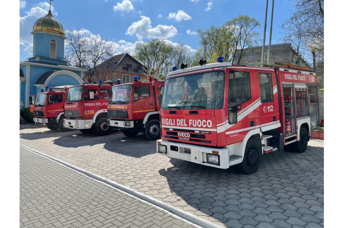 /ФОТО/ Италия передала Молдове четыре спецмашины для пожарных и спасателей