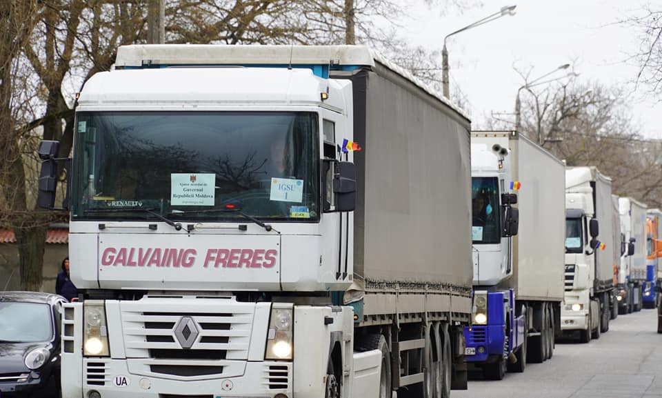 /ФОТО/ Молдова доставила в Украину семь грузовиков гуманитарной помощи