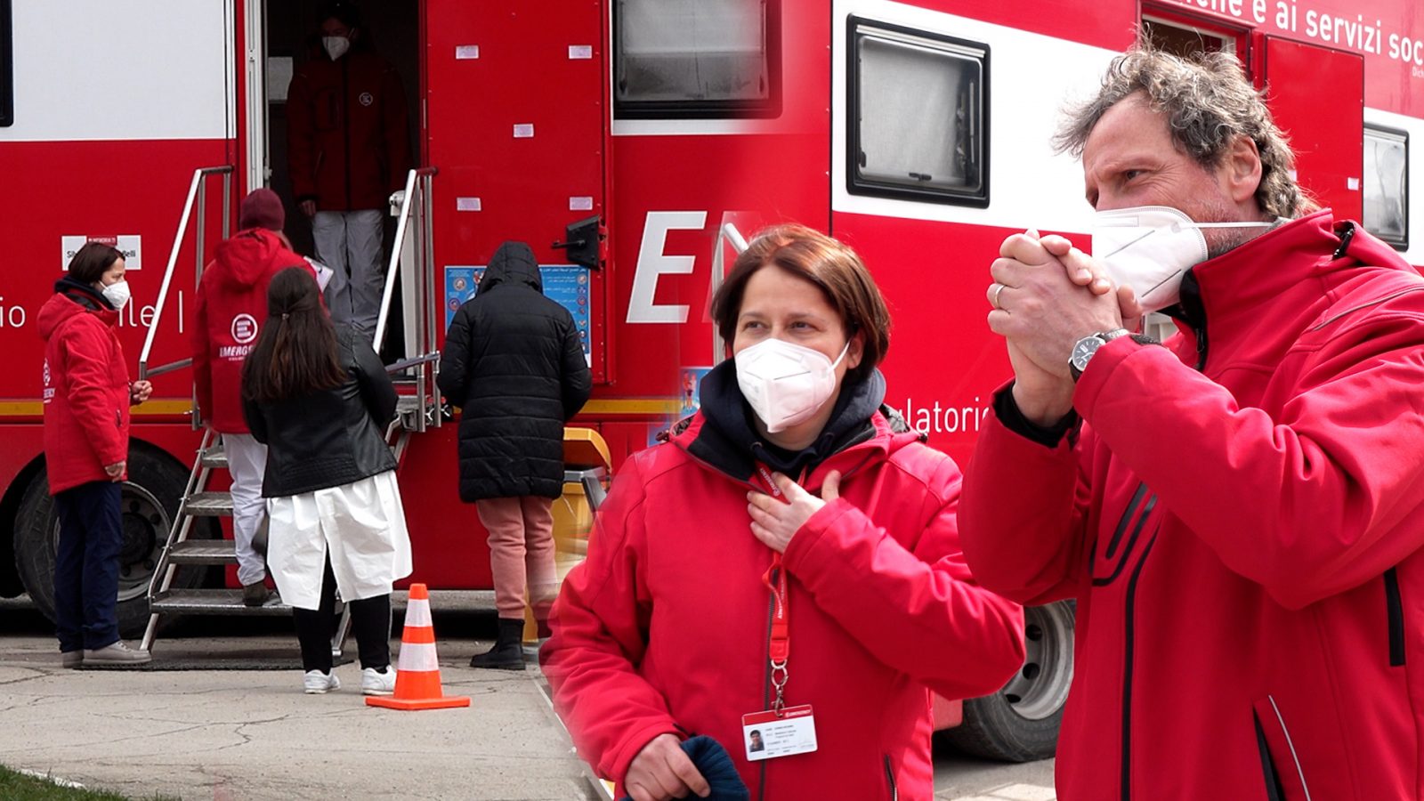 /VIDEO/ O echipă de medici venită în Republica Moldova din Italia acordă asistență refugiaților