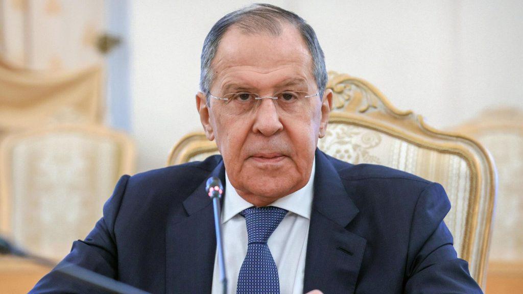 Лавров призвал США и НАТО прекратить поставки оружия на Украину
