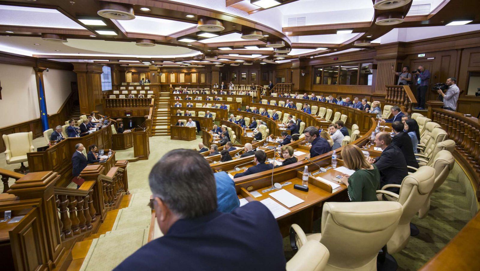 С 17 депутатов парламента РМ могут снять неприкосновенность