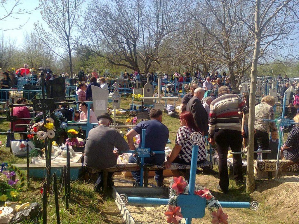 Creștinii ortodocși sărbătoresc Paștele Blajinilor. Parohul unei biserici din nordul țării vine cu câteva sfaturi despre cum pomenim morții