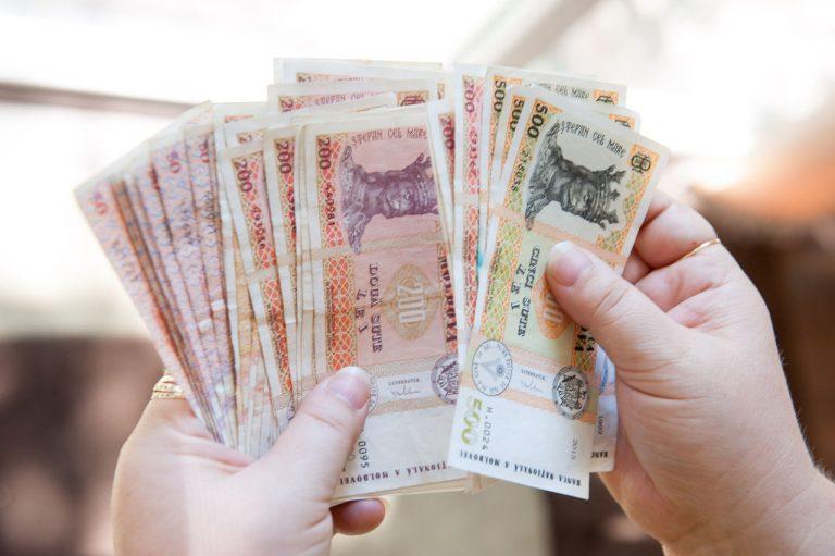 Vezi care sunt bugetarii care vor avea salarii mai mari